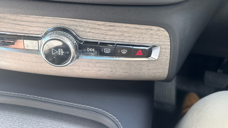 Volvo XC90 2.0 B6P Ultimate Dark 5dr AWD Geartronic Petrol Estate